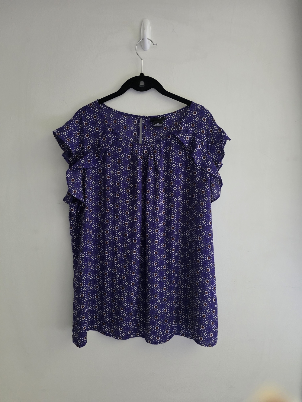 Liz Claiborne Purple Floral Geometric Ruffle Sleeve Top